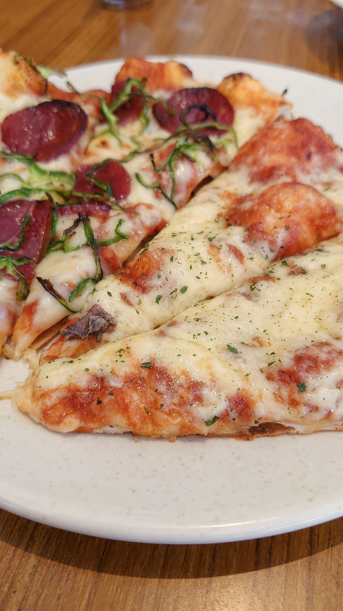 تويتر シェーキーズ Shakey S Pizza 公式 على تويتر 有難うございます