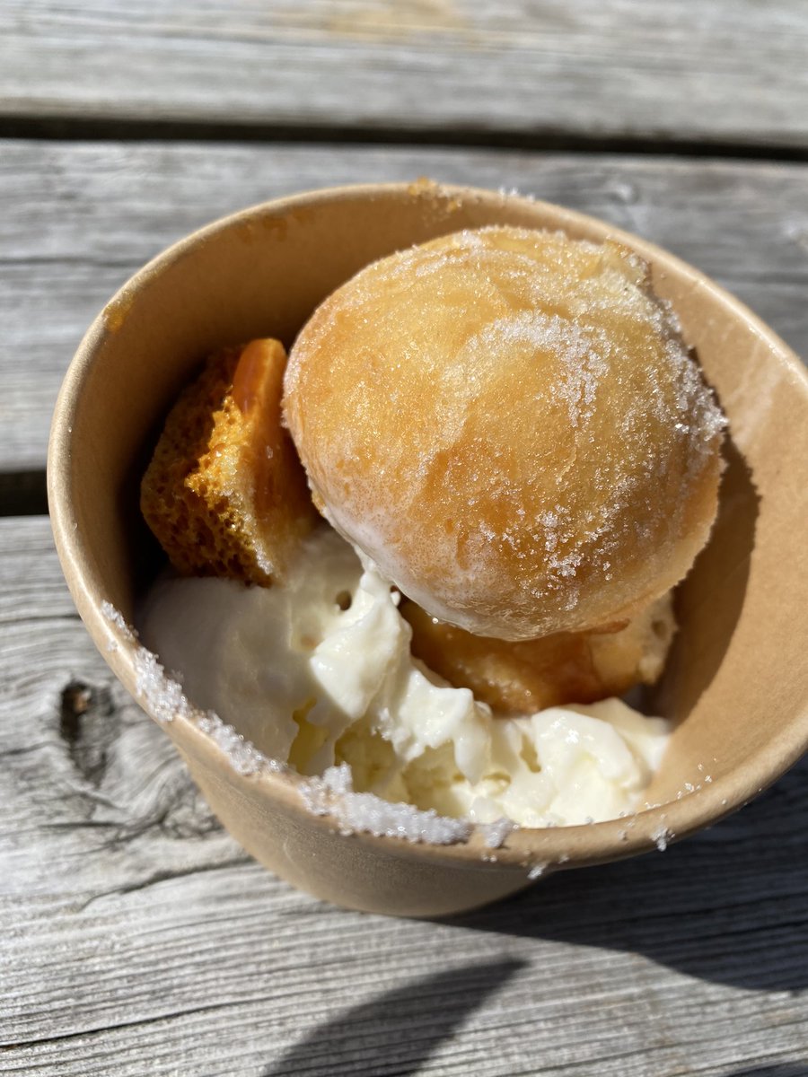 Doughnut Sundaes at @TheFarmSUA courtesy of @TheSteamhouseCo and @SwirlsGelato 🤤🍦🍩

#doughnutsundaes #summer #sun