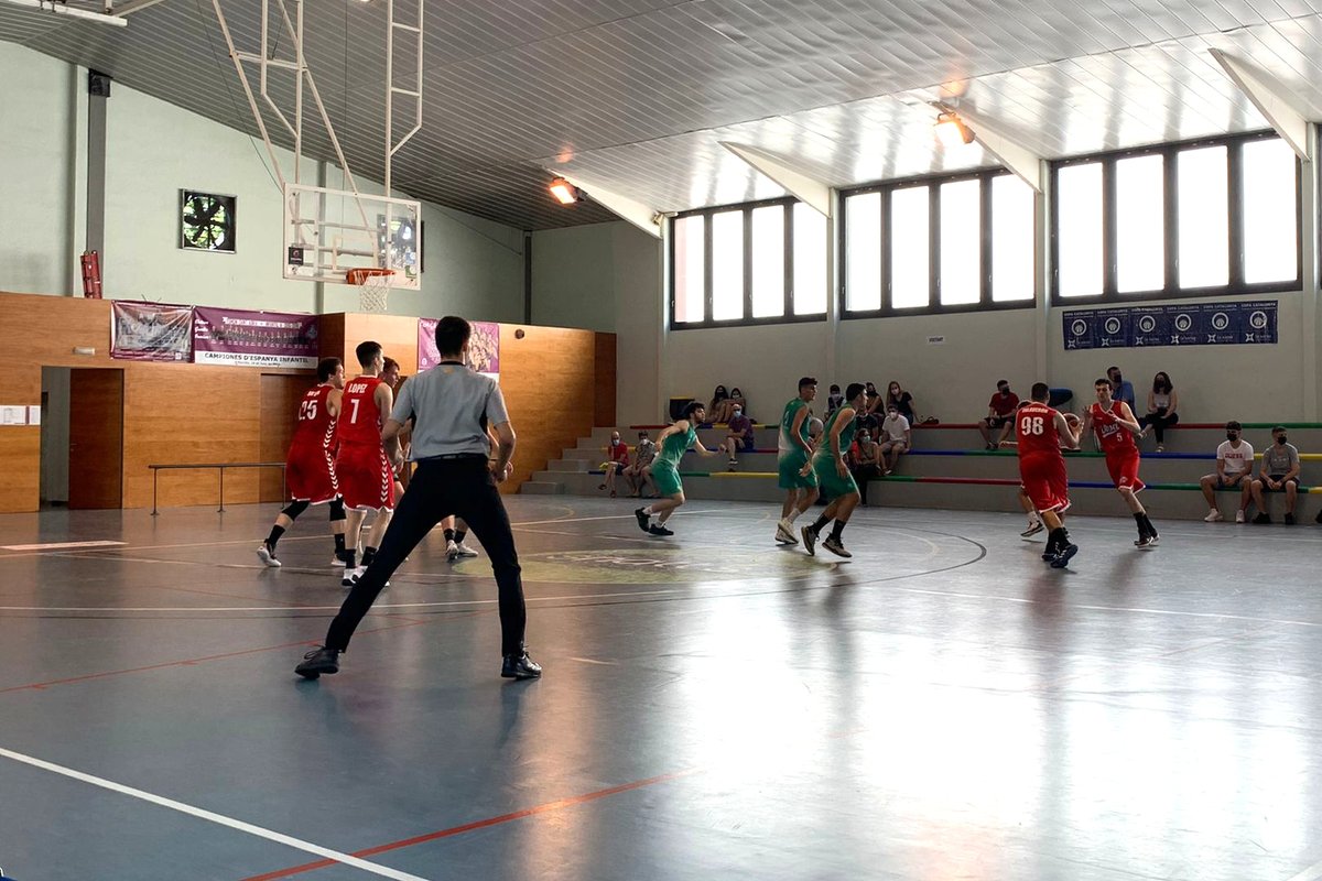 FCBQ's tweet photo. 🏆 U.B. SANT ADRIÀ A es proclama CAMPIÓ de la Copa Federació de Copa Catalunya Masculina a Sant Adrià de Besòs. Enhorabona!

Final Copa Federació #CopaCatBQ🏀
@KtolicBasket 60 🆚 77 @somubsa  

📊 https://t.co/JVVCQfdtLN https://t.co/2vm9q7h454