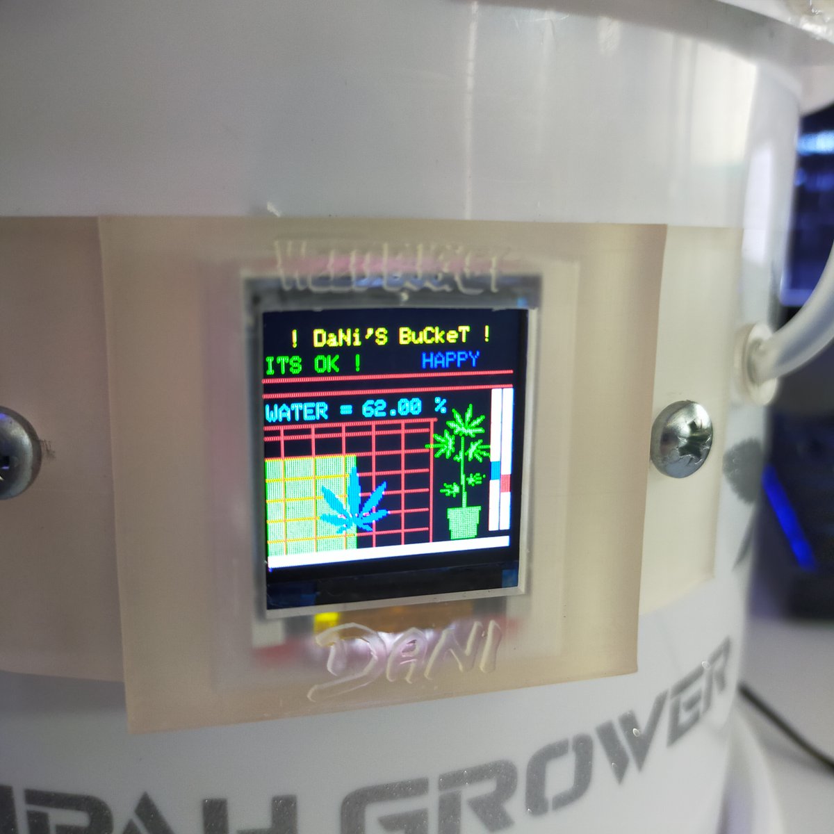Dexterbot3's tweet image. Made a Arduino Weed plant Automatic grow bucket ! tested it , wil show results soon ! 🙌😍  #arduinoday #arduino #hardwarehacker #opensource #weed #growfaster #CannabisCommunity #sativa #Genius #smokeweed #smokers #groww #Dexterbot #CannabisNews #CannabisLegale