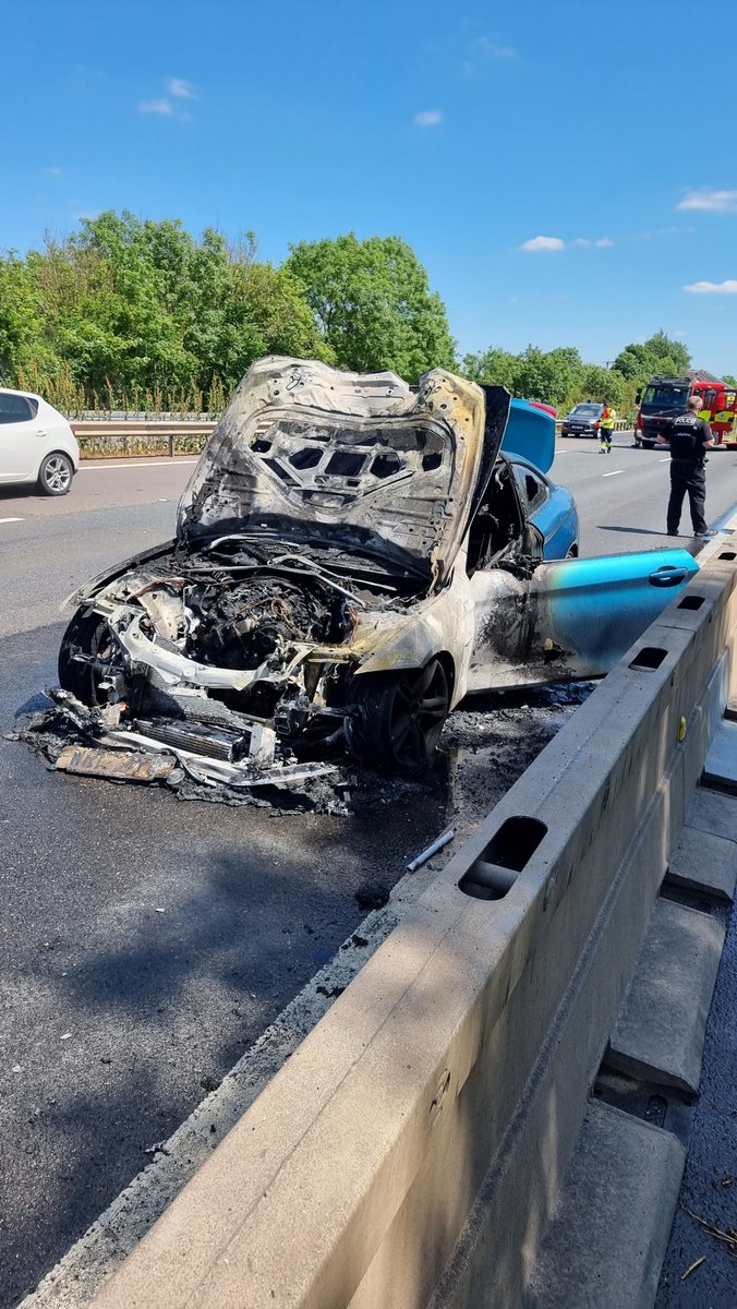 tvprp's tweet photo. Apologies for any delays currently on the M4 jct 13-14. This vehicle was on its way to Cheddar Gorge but caught fire. There is currently Debrie in lanes 1&2 which highways and the fire brigade are clearing. All occupants and dog are safe. #TRBshift #p7419 #p3460 #p6474 https://t.co/rYK9UZzguO