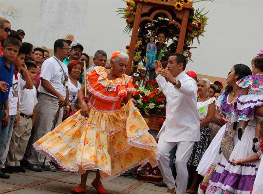 GerardoValentin's tweet photo. Día del Tamunangue - #13Jun

El Tamunangue es una fiesta ritual que celebra el pueblo larense como pago de una promesa a San Antonio de Padua, o como homenaje a tamunangueros fallecidos

El tamunangue es la expresión folclórica más importante en el estado Lara

!Feliz Día! https://t.co/vG0RfnHNJO