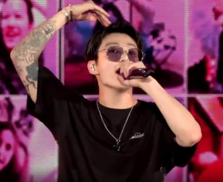 Jinie_3's tweet photo. Ok, pero yo no pienso superar a este Jeon Jungkook nunca, jamás
#MUSTERSOWOOZOO #BTSFESTA2021 #BTSARMY #BTS @BTS_twt https://t.co/IMrvrBitzD