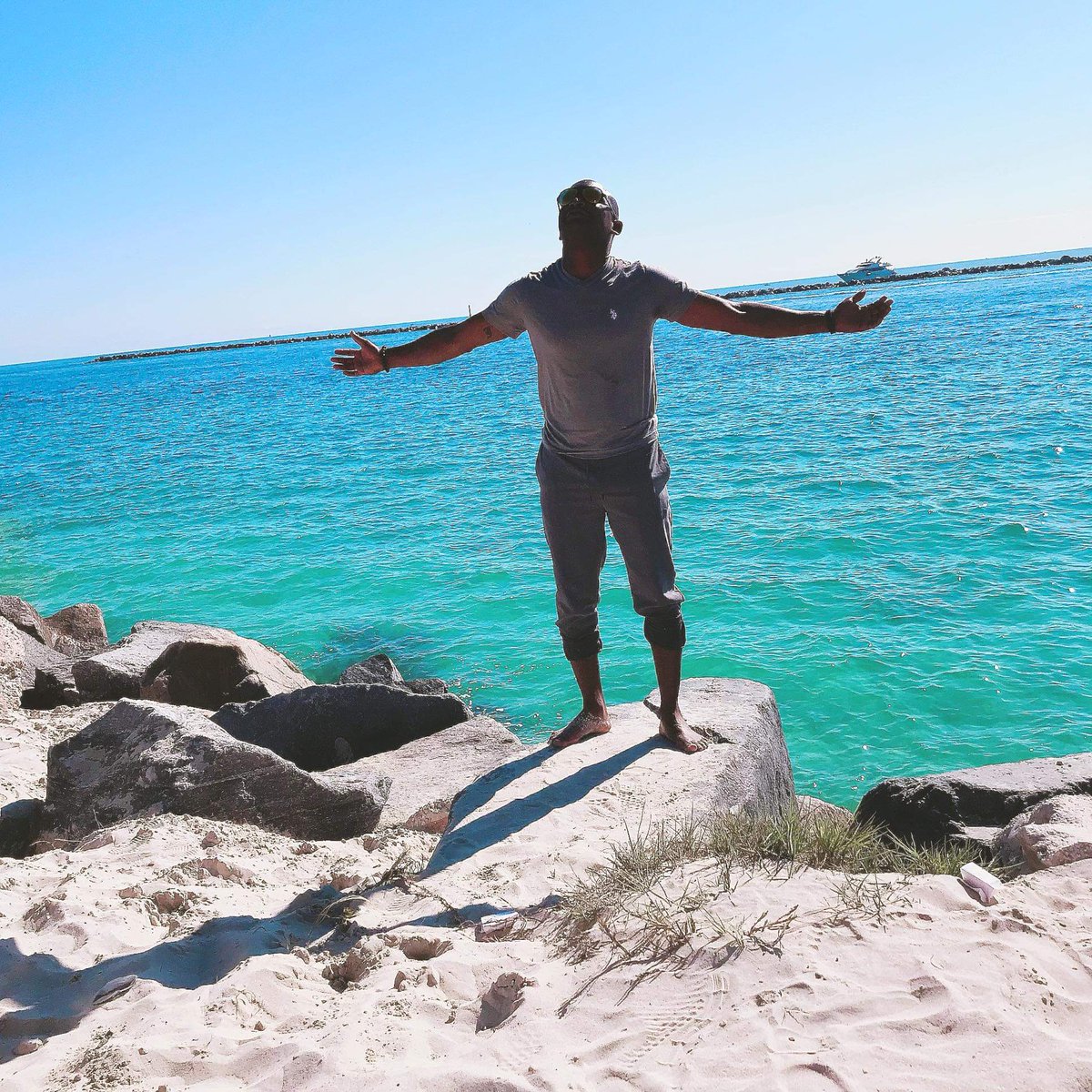 jbalvarezlive's tweet photo. South Beach FL https://t.co/p8NtMISCxy
