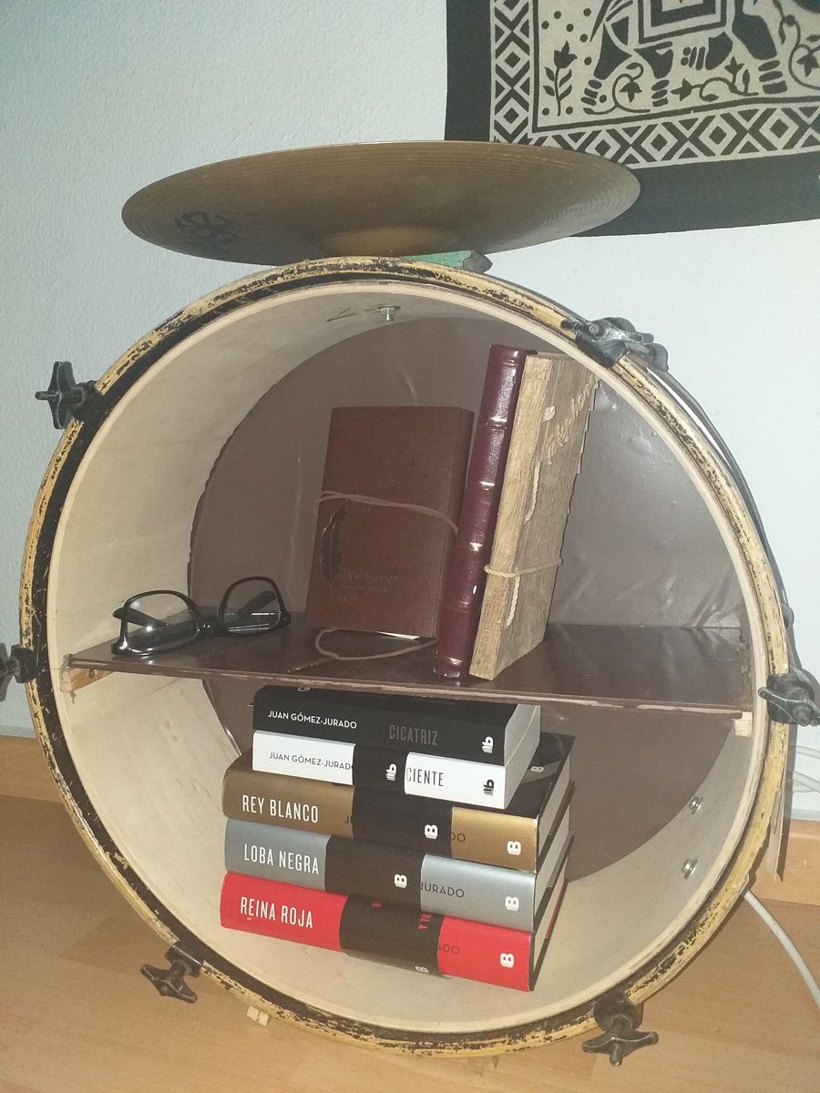 El carnaval es cultura y la cultura,como la vida,es un carnaval. Por eso mi "mesita a bombo y platillo" guarda los tesoros de <a href="/JuanGomezJurado/">Juan Gómez-Jurado</a>