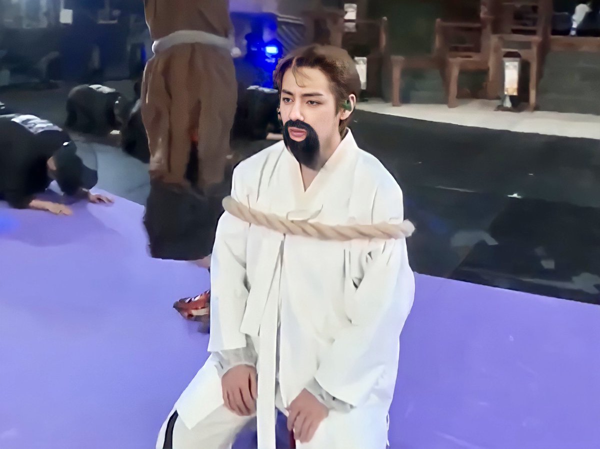V_ibe_1230's tweet photo. 대취타에 너무너무너무 잘생긴 죄인이 앉아있어서 놀랬잖아..😭 MC자두 너무 잘했다👍👍
오늘도 너무 수고했어 태형아!! 💜💜 @BTS_twt https://t.co/D03bwc0Ig3