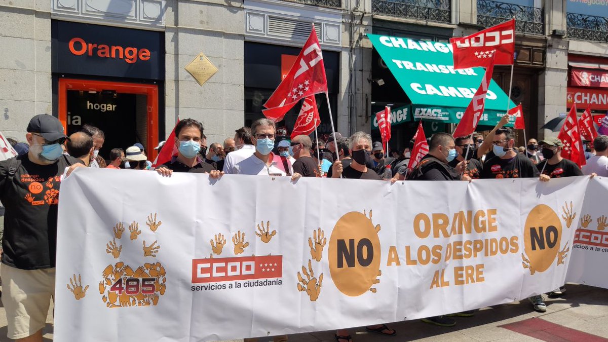 Nuevamente nos concentramos contra el salvaje ERE de <a href="/orange_es/">Orange España</a> que con 1.433m. de beneficio quiere echar a la calle a 485 familias
#ORANGEdespidosNO
#EREOrange
<a href="/srichard/">Stéphane Richard</a> <a href="/Ge_Pellissier/">Gervais Pellissier</a>  <a href="/BeaMandine/">Beatrice Mandine</a> <a href="/fabiennedulac/">Fabienne Dulac</a> <a href="/VLeBoulanger/">Valérie Le Boulanger</a> <a href="/perez_bdp/">Berta Durán</a> <a href="/lemondefr/">Le Monde</a> <a href="/usamentiaga/">luz usamentiaga</a>
<a href="/rtvenoticias/">RTVE Noticias</a>