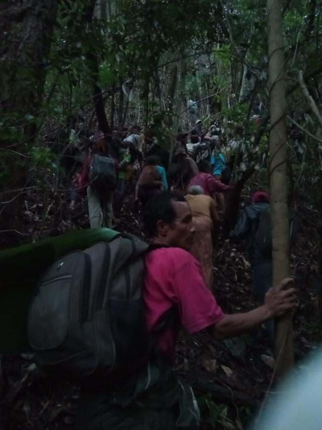soezeya's tweet photo. Chin IDP are seen in the jungle near Thantlang, Chin state on June 9. Photo from Chin World News. #WhatsHappeningInMyanmar https://t.co/VC5M9Yrt3S