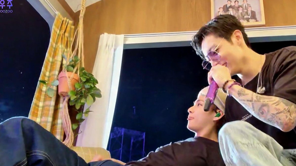 Kpopstoryshop's tweet image. บอกแล้วว่าไม่ได้เลือกโพมันเลือกเอง ชั้นบอกแล้ว😳

#MUSTERSOWOOZOO #BTSFESTA2021 #JUNGKOOK #TAEHYUNG