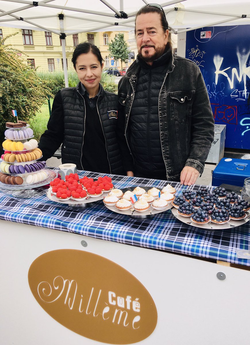 AlexisDutertre's tweet photo. Communauté française 🇫🇷🇨🇿| Encore une initiative réussie de Charlie Pimenta et Brice Le Touze de #Run4Prague, en soutien aux commerçants français de #Prague, qui nous permet de nous retrouver après ce long hiver confiné #COVID. Soutien et félicitations @PragueRun4. @France_CZ https://t.co/Z1Lp0GbykT
