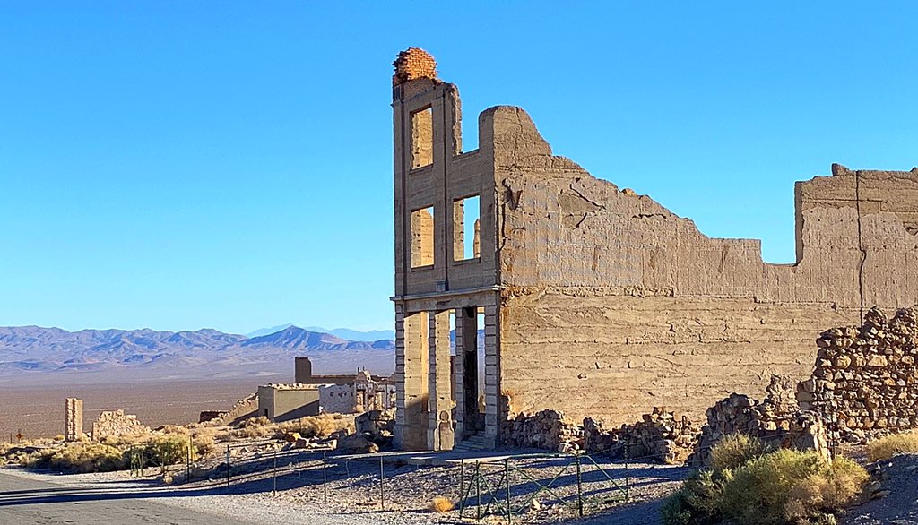 PaleoLaura's tweet photo. Beatty #Solar Energy Center is proposed to cover flat valley right in this view in distance from Rhyolite ghost town #Nevada. 6500 acres on pristine intact remote #Mojave #Desert scrub on boundary of Death Valley National Park. This is not “smart from the start.” This is tragic https://t.co/nZpg6lD6Z1