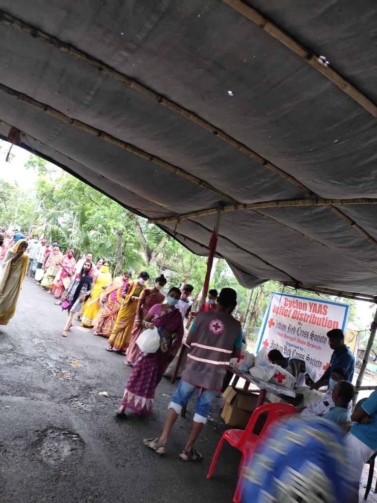IrcsBengal's tweet photo. #CycloneYaasResponse &amp; #Covid19Response activities
@IrcsBengal    #North24Parganas District Branch in the field.
Around 250 people has been benefited with #DryRations &amp; #Tarpoulines at Monipur GP under Sandeskhali II Block
@IndianRedCross https://t.co/SF2xK3G1nj