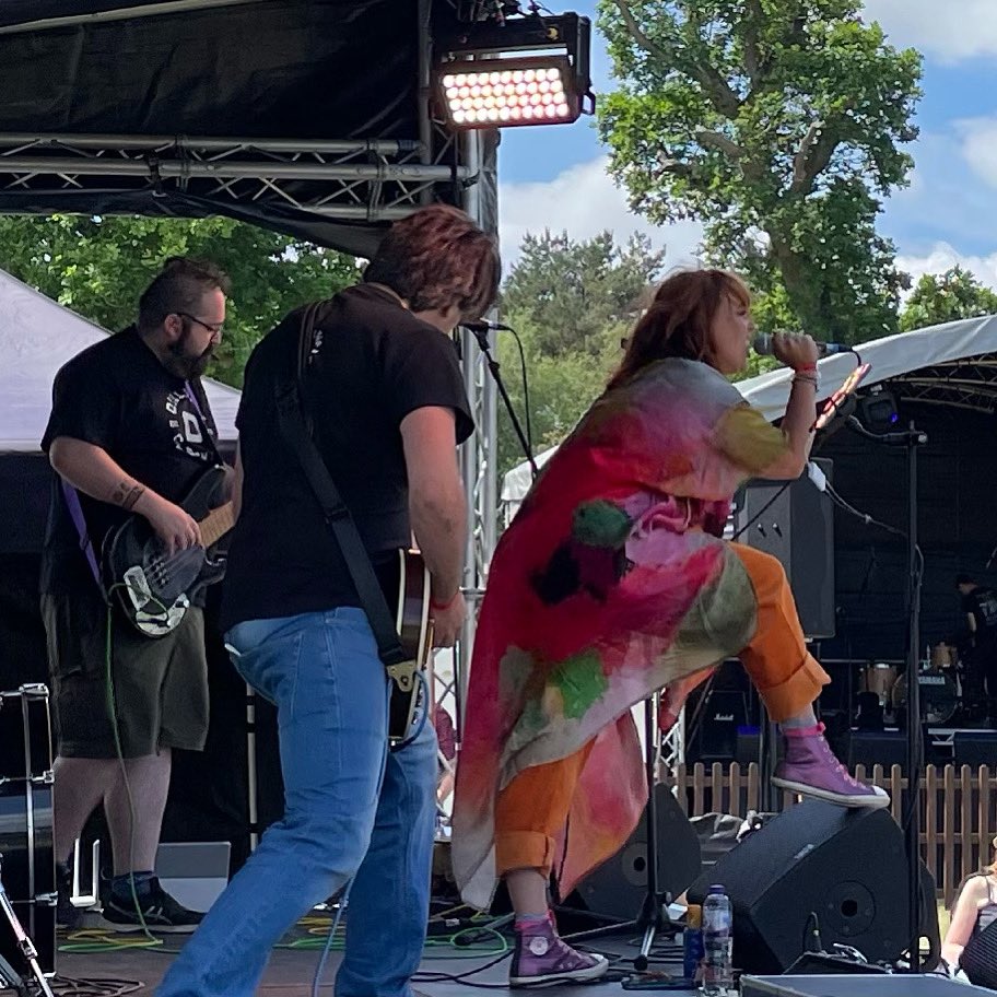 Fantastic day yesterday with <a href="/VeeBear/">Voshy</a> at <a href="/loverocksfest/">Loverocks - Rock Festival</a>. She smashed both her sets and was a flash of colour in a sea of black tees ❤️