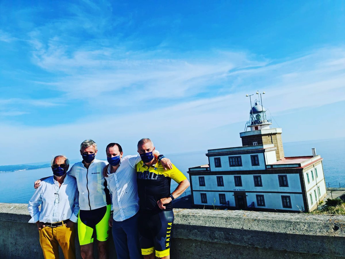 Agradecimiento a alfonso rueda vicepresidente primero de la xunta de #galicia y consejero de #turismo por la promoción del Camino de Santiago a #Fisterra q todos los años realiza acompañado de Javier Campoy