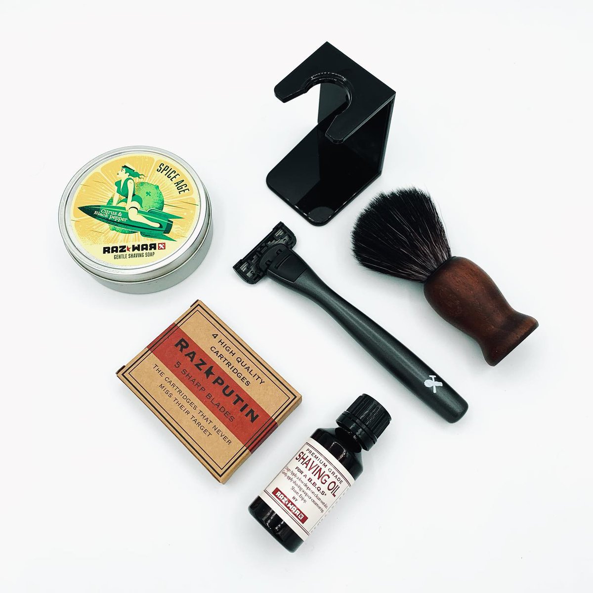 Sunday self care day 💈

#wetshaving #sustainablecosmetics #sustainableshaving #naturalshavingsoap #shavingoil #syntheticshavingbrush