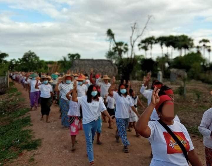 Today evening Protest in #PhaungKar village, #Salingyi tsp on June 13. 

#WhatsHappeningInMyanmar
#June13Coup