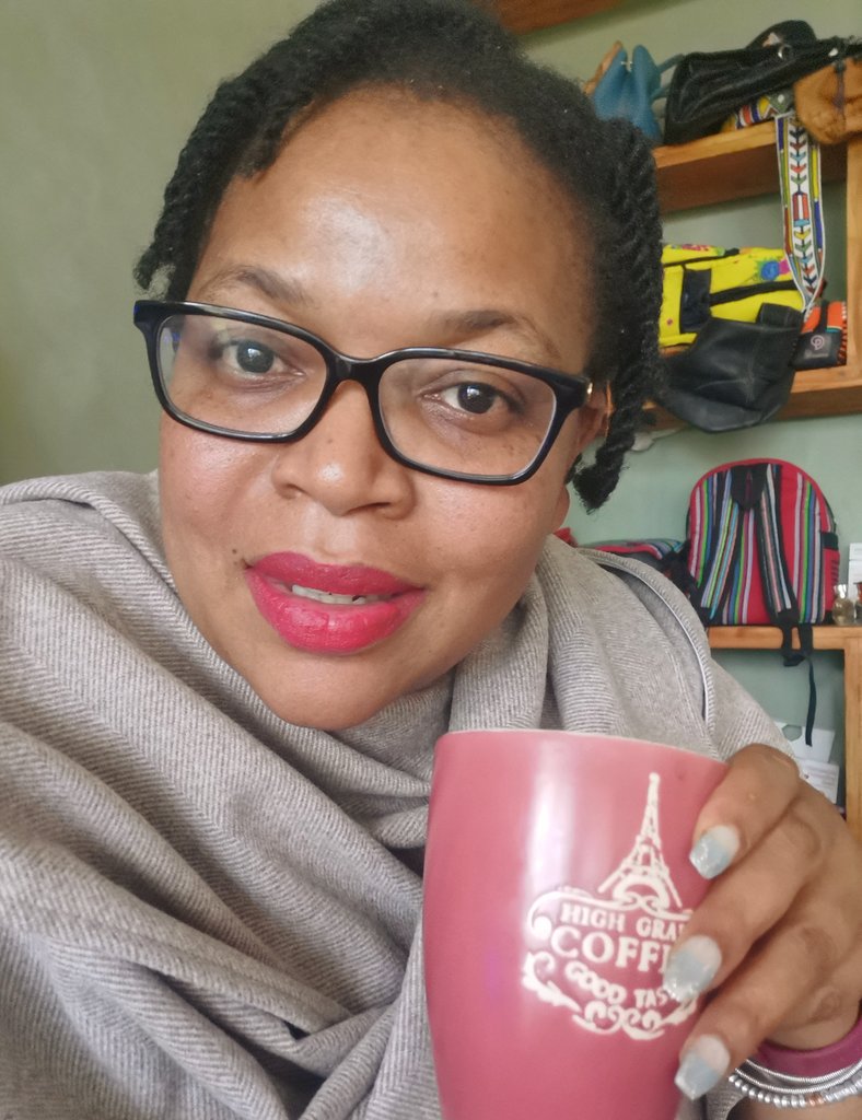 FloMasebe's tweet image. How I showed up for today's online camera engagements. The lipstick saves lives. #HowWillTheyKnow