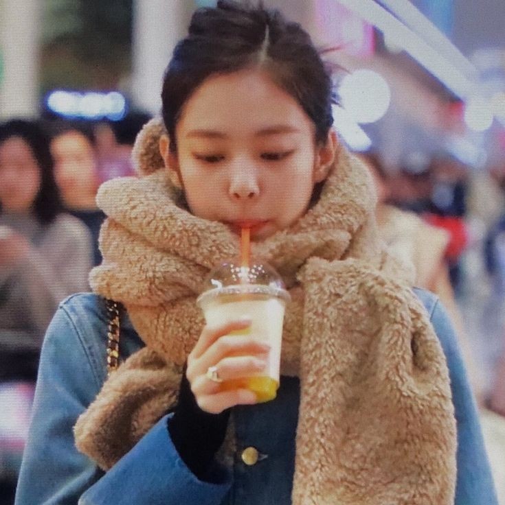 zaactoss_'s tweet photo. @treaxsxre Hi ❤ thank you for the GA 💫  i would like to have the blue version please 👉🏻👈🏻😂 thank you.

#JENNIE #CHOIHYUNSUK https://t.co/MxQ3FYUcZT