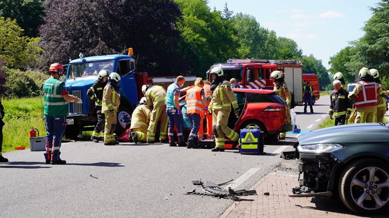 Doorgaande weg Veenhuizen afgesloten na ernstig ongeluk: De Hoofdweg (N919) in Veenhuizen is afgesloten vanwege een ernstig ongeluk.
