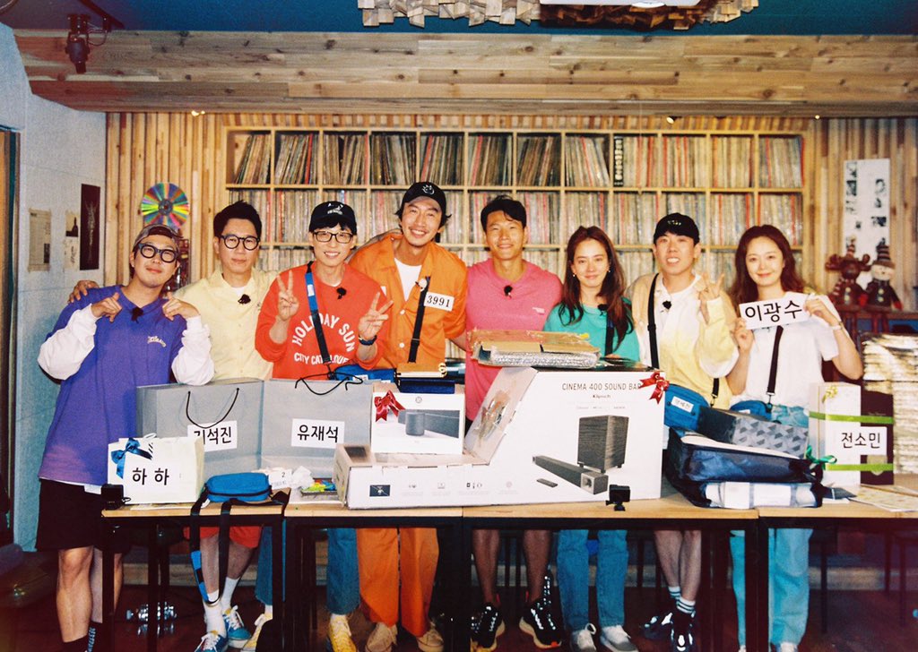 TheSarangheOppa's tweet photo. Thank you for being with us over the past 11 years. Running Man will never be the same without you.

We will continue to cheer you on, LEE KWANGSOO! 😭💖 

#thankyouleekwangsoo🦒 https://t.co/kIddR9RFRc