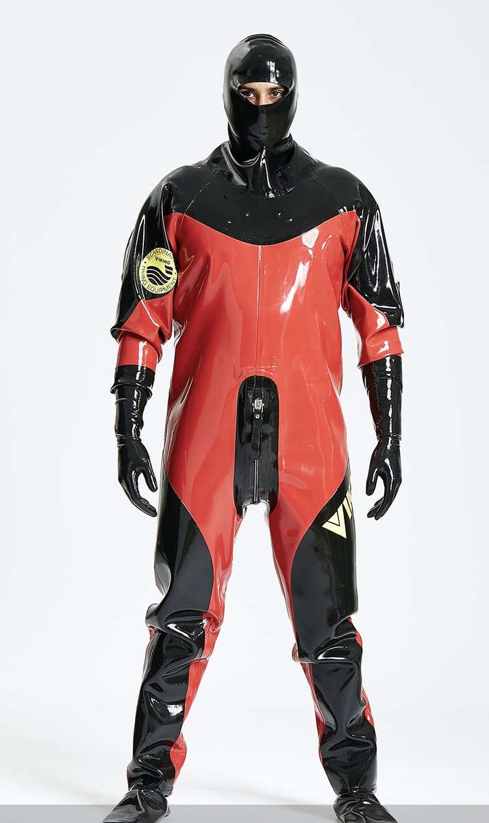 batskinsworld's tweet photo. Now you can't go wrong with a stunning outfit like this cab you boys? #diversuit #rubberdiver #rubberdivesuit #gay #gaymeninrubber #fullrubbercoverage #rubbergloves #rubberdrone #rubber #latexmen #latexdivesuit #latexinpublic #latexlife #latex https://t.co/2muQRDXZMF