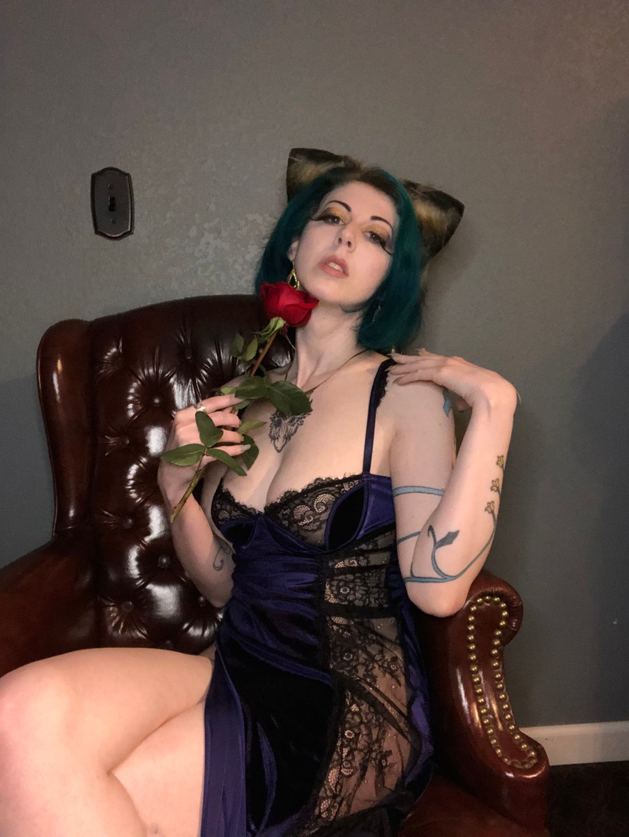 PPetplaypalace's tweet photo. Welcome our new model, Lady Arcana. In her cat form you never know what you'll get. She might be a regal primal or a playful kitten.
#catgirl #primalcat #regalcat #playfulkitten #kinkcommunity #bdsmcommunity #petplaypalace https://t.co/dr8ss9PJHY