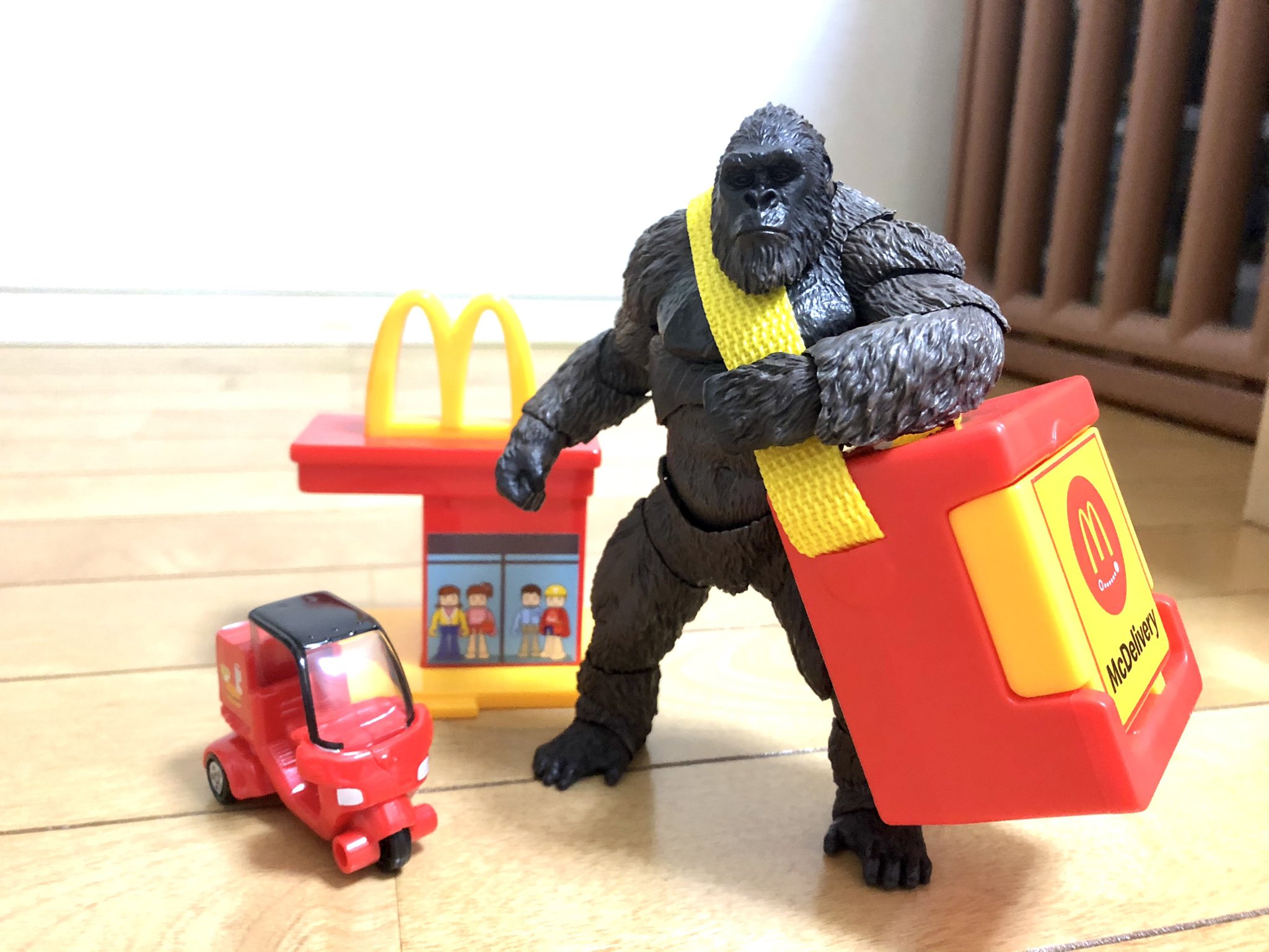 マクドナルド - マクドナルド　ゴジラ　セット ニュースリリース | マクドナルド公式