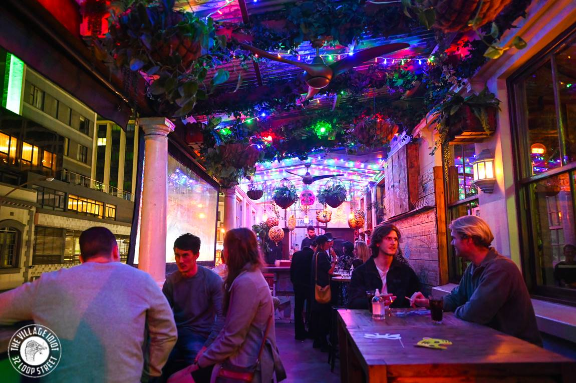 Oskar has been dusting off his feathers and is bringing fantastic specials to <a href="/VillageIdiotCT/">The Village Idiot</a>! Have a read about the specials in our link below 🤩

food-blog.co.za/the-village-id…