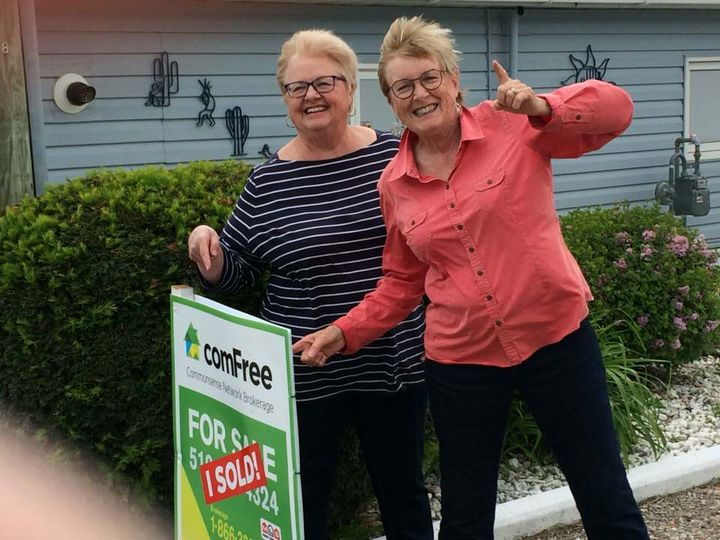 cookingladies2's tweet photo. Three years ago we sold our lakefront property to move to Stratford. #somanychanges #onlyoneofusnow #lifechanges #wethoughtwehadtime https://t.co/pHoTbBkgpI