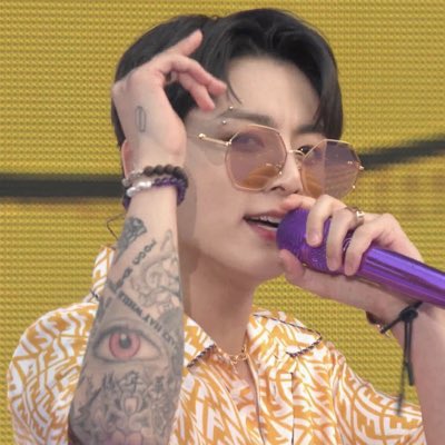 Taebae_sMomma's tweet photo. Mafia boss Jungkook on summer vacation (make it sea beach) 🥺🏝🏖
#BTSMusterSoWooZoo
#BTS 
#BTSARMY 
#BTS_Butter https://t.co/1smll3cgr4