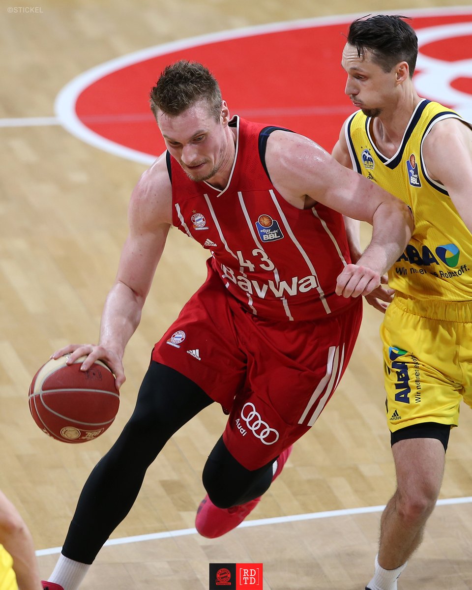 FCBBasketball's tweet photo. 38' | 72:75 | #FCBBBER

Leon #Radosevic eröffnet mit seinem dritten Dreier die #Crunchtime 🍿

#FCBB #FCBBlive #BBL #Reditude https://t.co/xepgQoB4ow