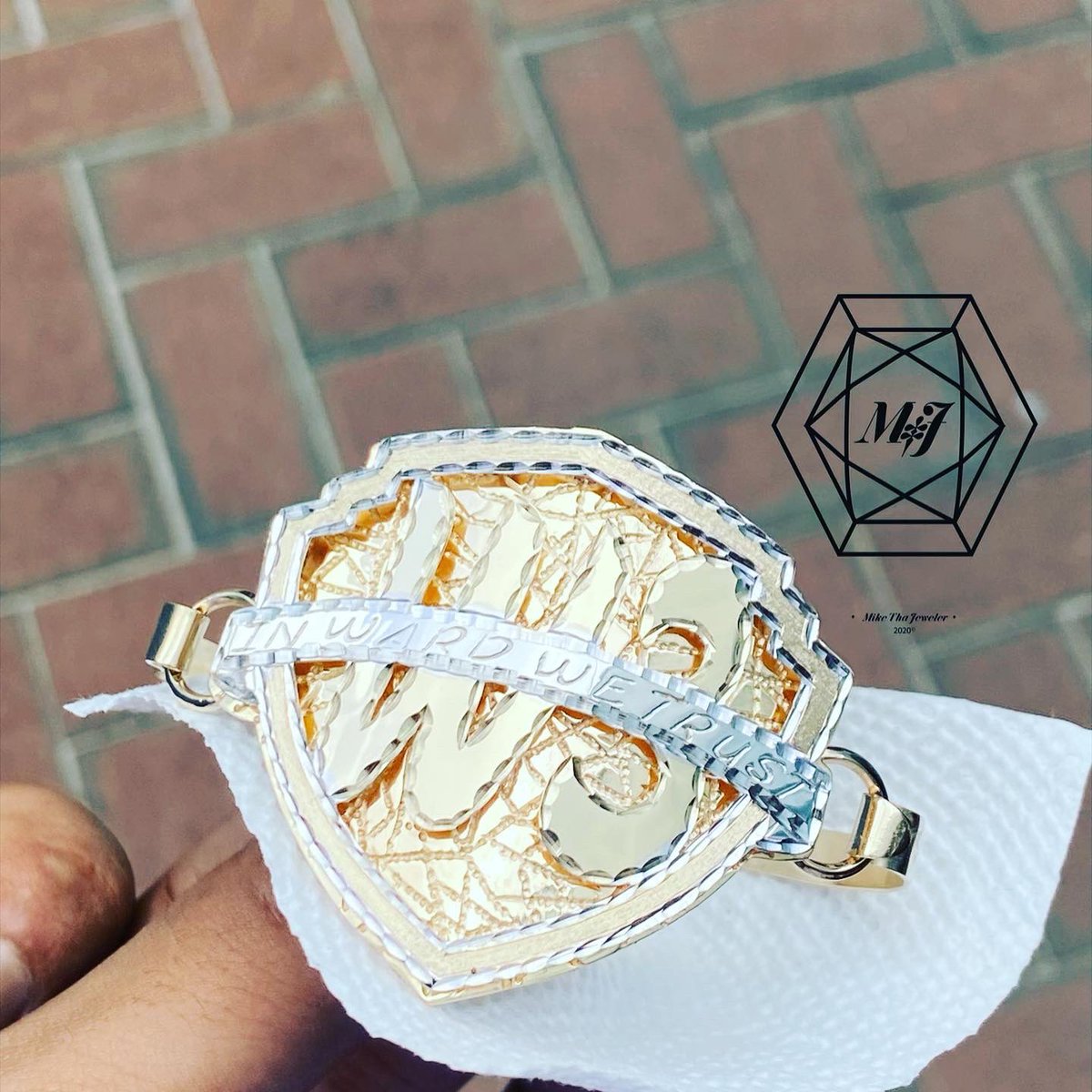 Tha_Jeweler's tweet photo. GOOD MORNING! 

Client came in, said he want two bracelets and he want them unique and BIG. 

Guess what we did..

BROUGHT HIS IDEA TO LIFE💯🙏🏼‼️🔥

#14kgold #custom #handmade #foreverhumble #theresalotidontpost #ammofordays #shoutstomyclient #timewaitsfornobody⏰⏳ #ilovemyjob https://t.co/wACsr5XbBv