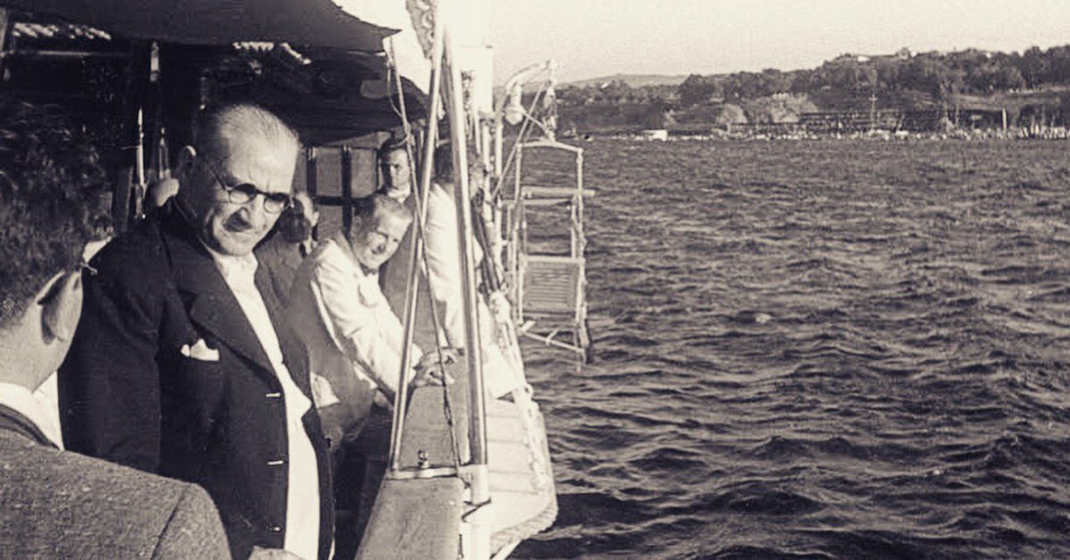 İstanbul hakkında:

“İki cihanın kavşağında Türk vatanının ziyneti, Türk tarihinin serveti, Türk milletinin gözbebeği!”
— Gazi Mustafa Kemal Atatürk