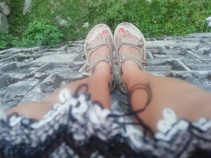 I sit on the fence, as in childhood! Would u like to join me? https://t.co/733RkSN6nR