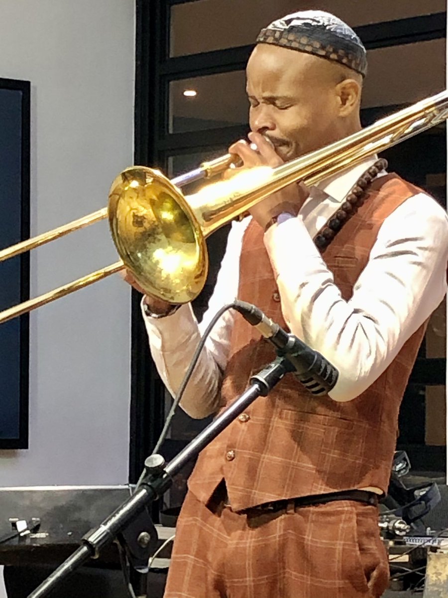 nothembaujx's tweet photo. From 5pm this awesome performance begins #RebirthOfCool log on and watch on and stream on https://t.co/vN5dC4RRP9 🎶 https://t.co/pi47lPnqUF