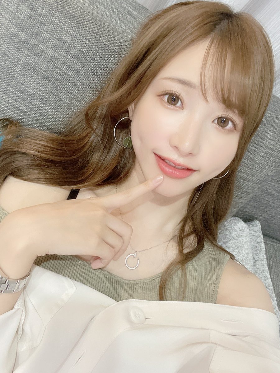 amatsuka_moe's tweet photo. YouTubeにて先日���アンケート結果に加えてあまつかの考えるえっち中の3大NG行為を撮影しました。

女の子も男の子も必見な内容になっていると思いますので、配信を楽しみに待っていてください！

たくさんのご協力本当にありがとうございましたっ🥲✨ https://t.co/YJS9w1wny2