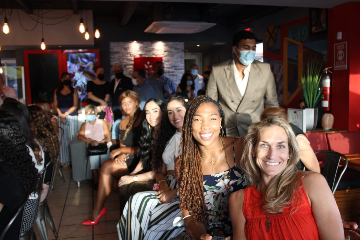leonasdeponce's tweet photo. Celebrando el comienzo de una excelente temporada y nuestro debut como Las Leonas de Ponce en la Liga de Voleibol Superior Femenino de Puerto Rico 2021. 🦁🔥

¡Gracias a todos los que asistieron a nuestra conferencia de prensa y a todos los que nos siguen y apoyan!

#RugeLeona https://t.co/2mFhRDQeoM
