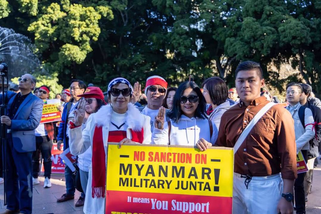 NICOLEluvmm's tweet photo. Myanmar nationalities in Sydney, Australia took part in “Global Myanmar Spring Revolution Day” in support of @CrphMyanmar &amp; @NUGMyanmar.
#Black4Rohingya #June13Coup #WhatsHappeningInMyanmar https://t.co/2wSjpvJ62Z