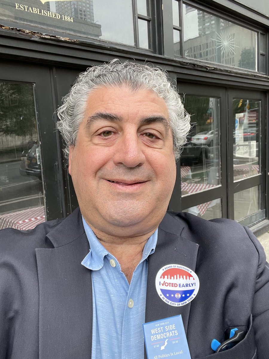 Perfect time to #VoteEarly while the polls aren’t crowded! ⁦<a href="/scottmstringer/">Scott Stringer</a>⁩ ⁦<a href="/westsidedemsnyc/">West Side Democrats</a>⁩ ⁦<a href="/bradhoylman/">Brad Hoylman-Sigal 🌈🥯</a>⁩ ⁦@HasaKingo⁩ ⁦<a href="/GaleBrewerNYC/">Gale Brewer</a>⁩ ⁦<a href="/DanCohenNYC/">Dan Cohen, Democrat for New York</a>⁩