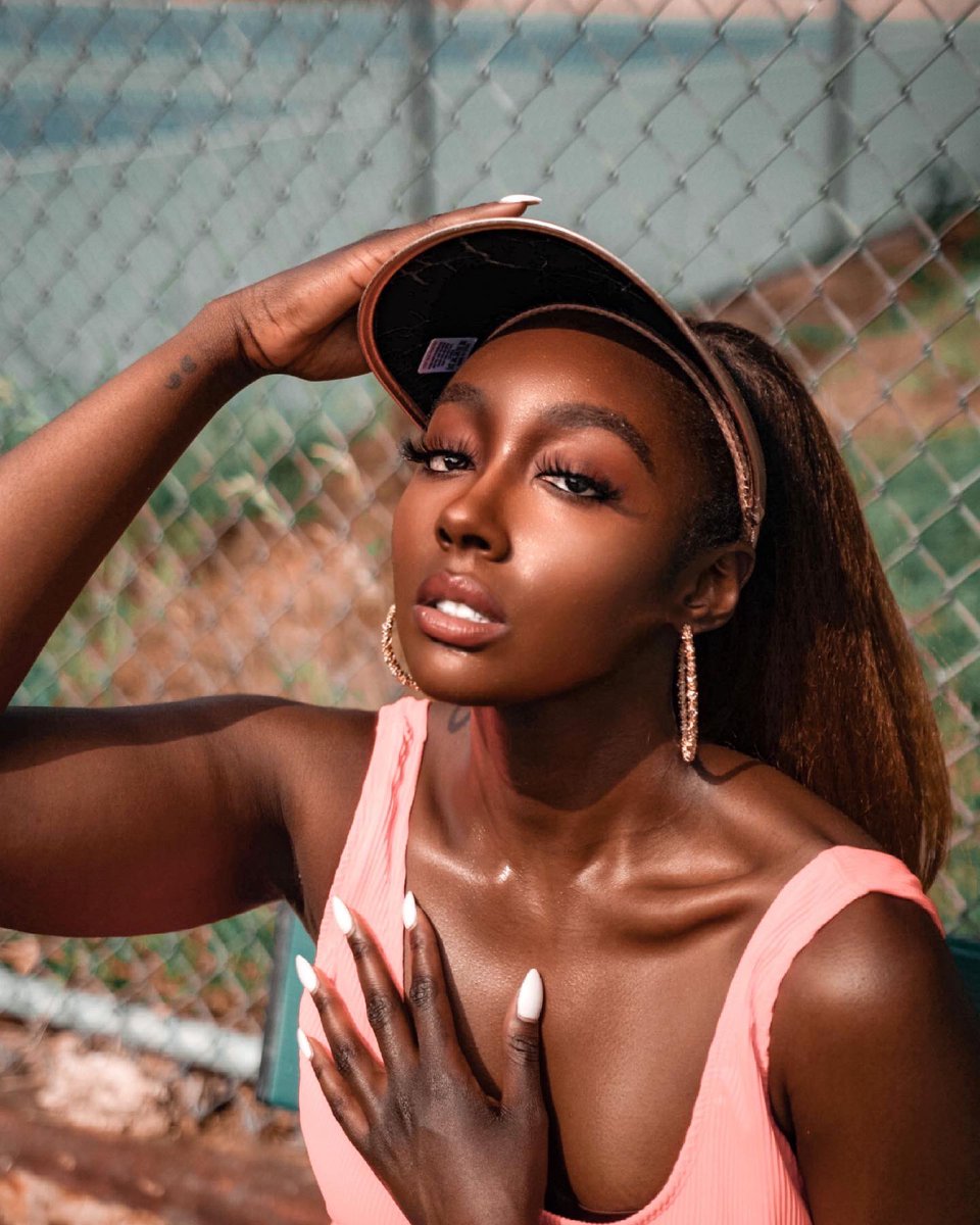 BeyondTheeEyes_'s tweet photo. Lewks in 90 degree weather 🔥
Photographed by @cece.daniel_
Hair, Makeup & styling @jabou.jpeggg
Management @imnextmodeling
#beautyportraits #beautymodel #melaninbeauty #modelpreneur #philly #phillyphotographers #phillycreate #streetstyle #sportychic #sportyfashion https://t.co/JAfWqtbpfZ