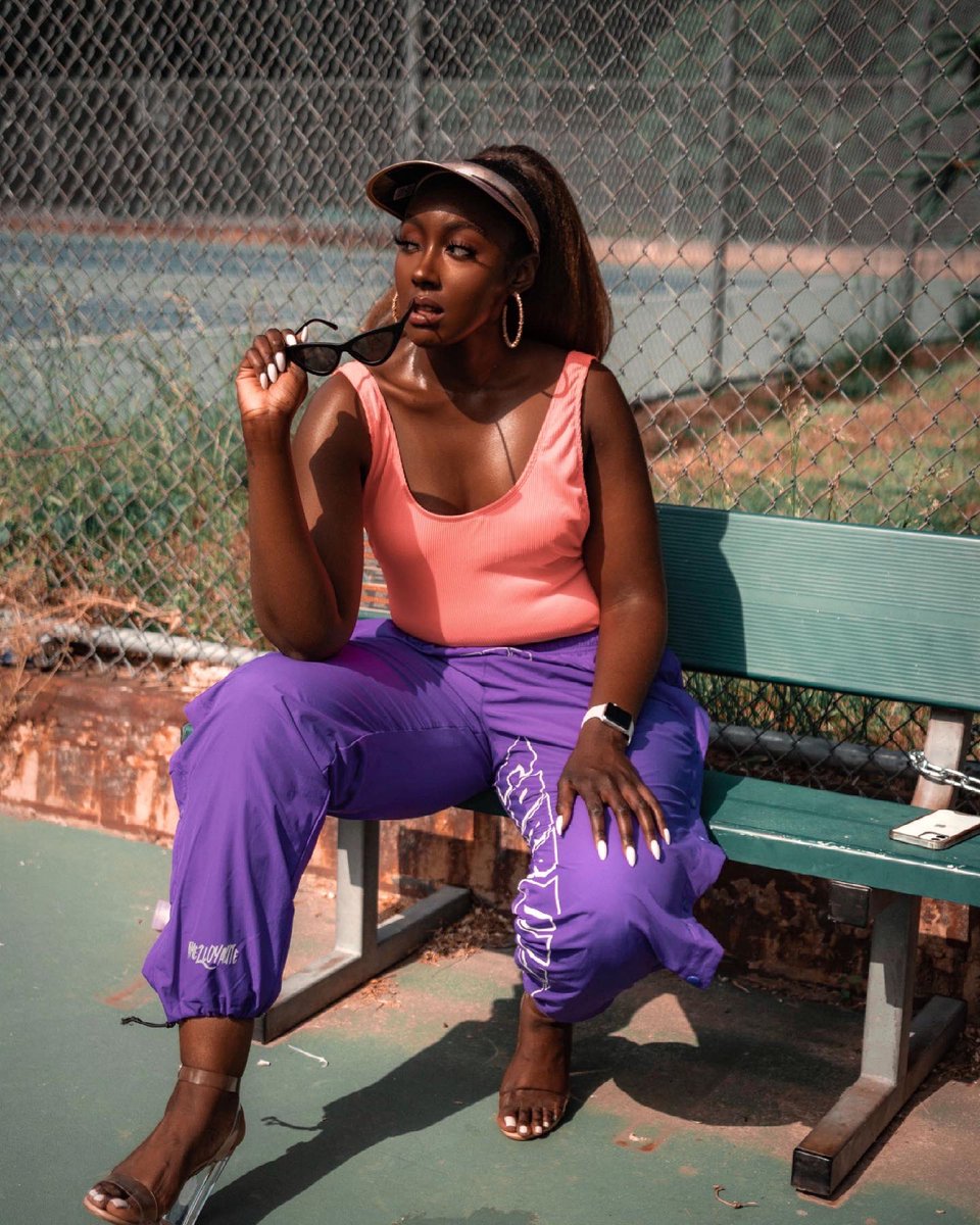 BeyondTheeEyes_'s tweet photo. Lewks in 90 degree weather 🔥
Photographed by @cece.daniel_
Hair, Makeup & styling @jabou.jpeggg
Management @imnextmodeling
#beautyportraits #beautymodel #melaninbeauty #modelpreneur #philly #phillyphotographers #phillycreate #streetstyle #sportychic #sportyfashion https://t.co/JAfWqtbpfZ