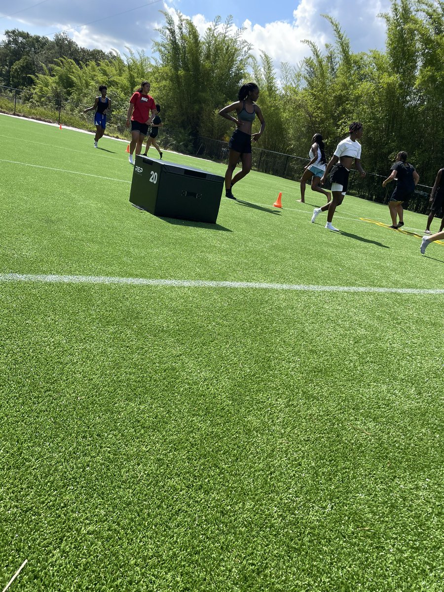 MiamiSuns's tweet photo. Successful boot camp here in Tampa for @Team_Fowles ! Thank you @ReggieEvans30 for the assistance in making this weekend a great experience for the girls.๐๐๐ฅ#SunsFam #TeamFowles #IronSharpensIron #JulyPrep @TheReal_CP23 @CoachCabrera41 https://t.co/86oXShI9FO