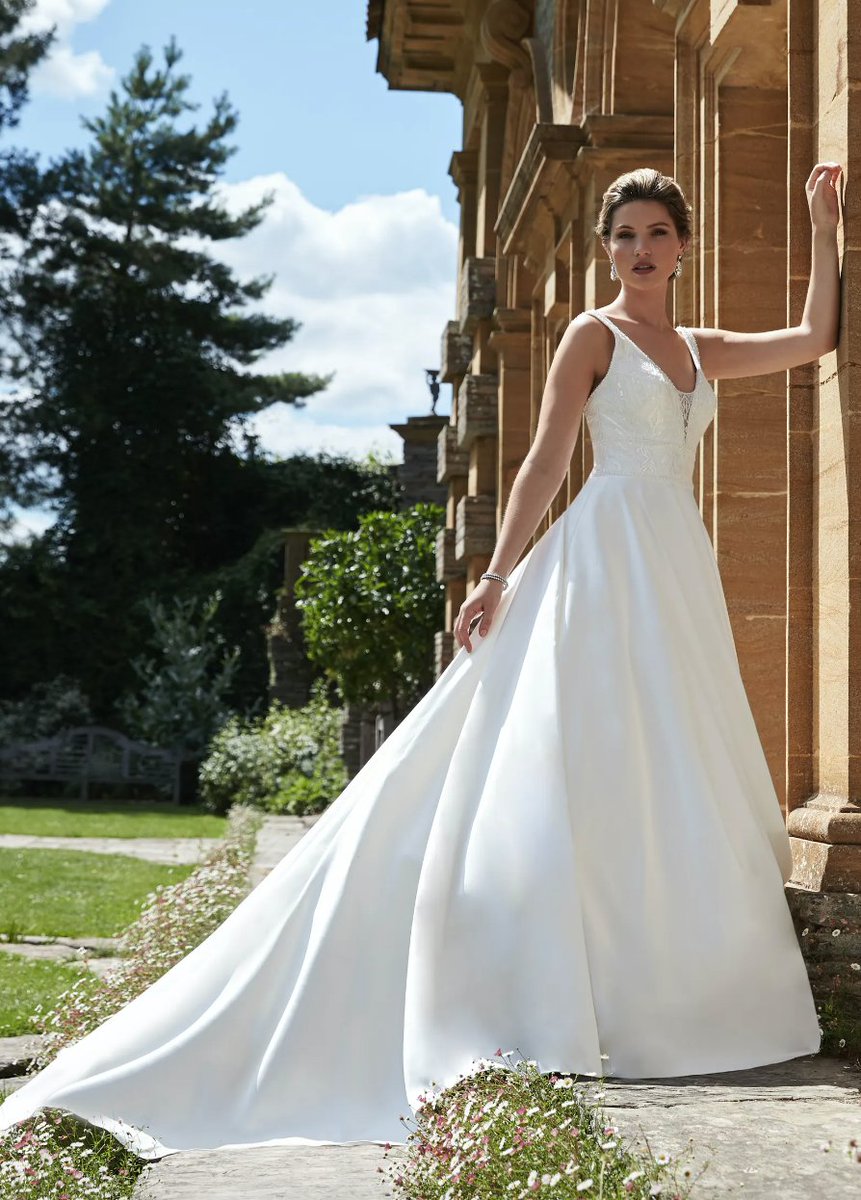 DRESS OF THE WEEK | This week we have chosen JW9921 from our Jennifer Wren Bridal collection. This is a gorgeous choice for your wedding, with it's striking modern geometric lace, sparkling detail, and flattering shape. bit.ly/397zxtW

#jenniferwrenbridal #bridal