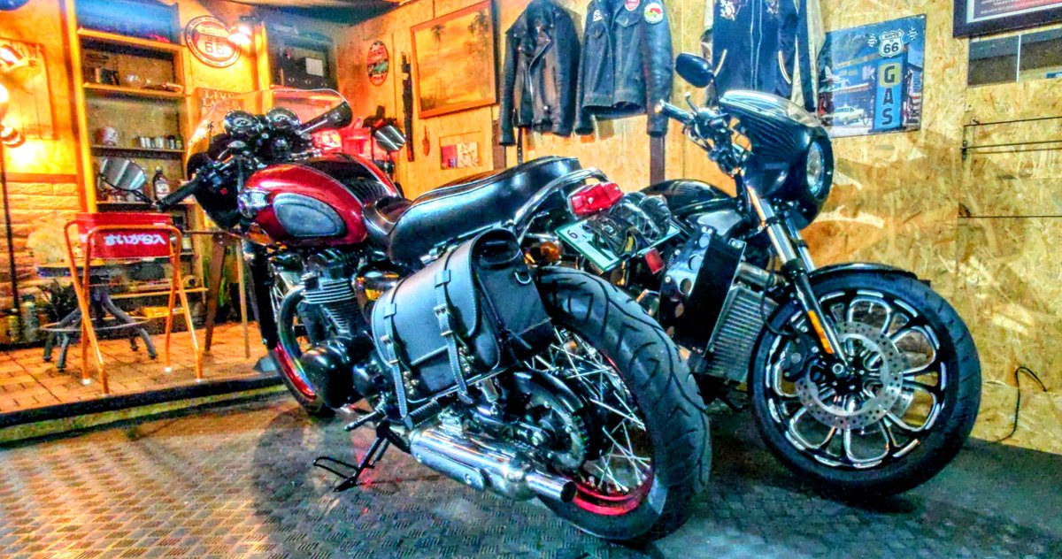 0214towel's tweet photo. ゆっくりトコトコ乗れるバイクが欲しかったので・・カワサキのＷを購入し���した( ^ _ ^ )ゞ　
１人でガッツリ走りたい時にはＶ－ＲＯＤ、友達とマッタリ流したい時にはＷ８００・・これからは用途ｏｒ気分に合わせて楽しみたいと思います(*´∀`*)ノ https://t.co/cgTSSL3wdH