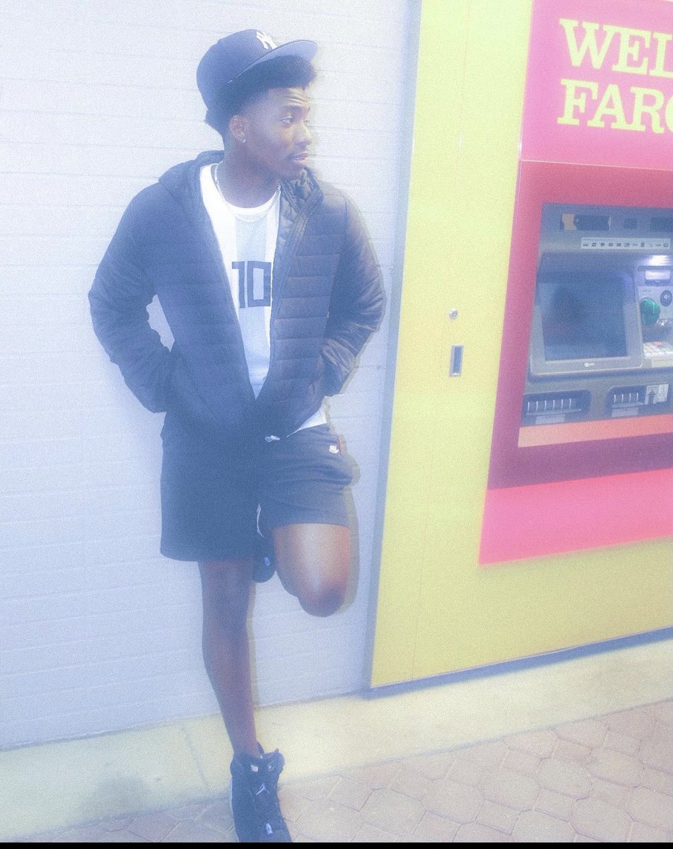 therealmanny___'s tweet photo. #WhosWhoAtClemson 
🐾 Emmanuel Harley aka Manny
🐾 St. Matthews, SC📍
🐾 Junior🐅
🐾 Electrical Engineering Major⚡️ https://t.co/w0pvkr7zv4