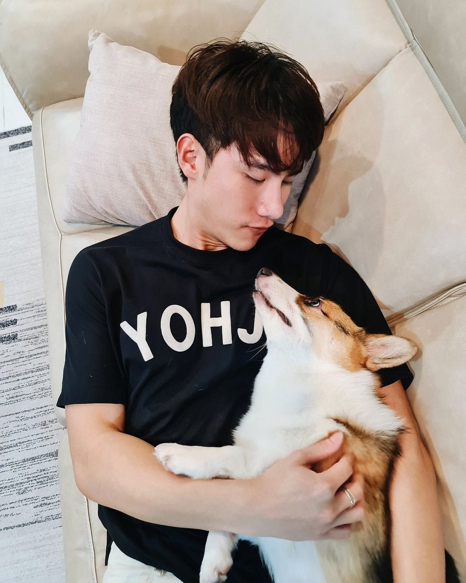 MaxTulTH's tweet photo. #Tul_Pakorn Update IG !!!

" ชั้น ผู้ซึ่งอิจฉาหมา.. ~ "

IG : Tul_Pakorn

#Tul_Pakorn #MaxTulTH https://t.co/1K9iPht0IL