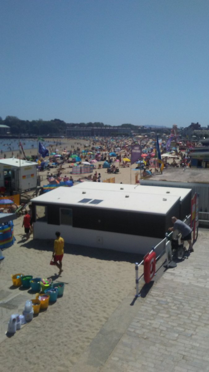 PatrolOfficers's tweet image. Busy and hot for the weekend shift. Usual ASB hotspot patrols on Saturday and Sunday assisting local security teams and licensed premises. Located a male asleep in a vehicle in a local car park........which wasn't his.......family regained the vehicle and headed home #weypatrols