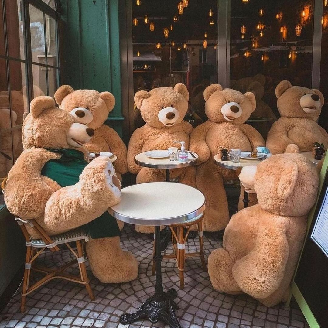 Pandemiden sonra arkadaş grubumla birşeyler içmeye gitmişizdir;