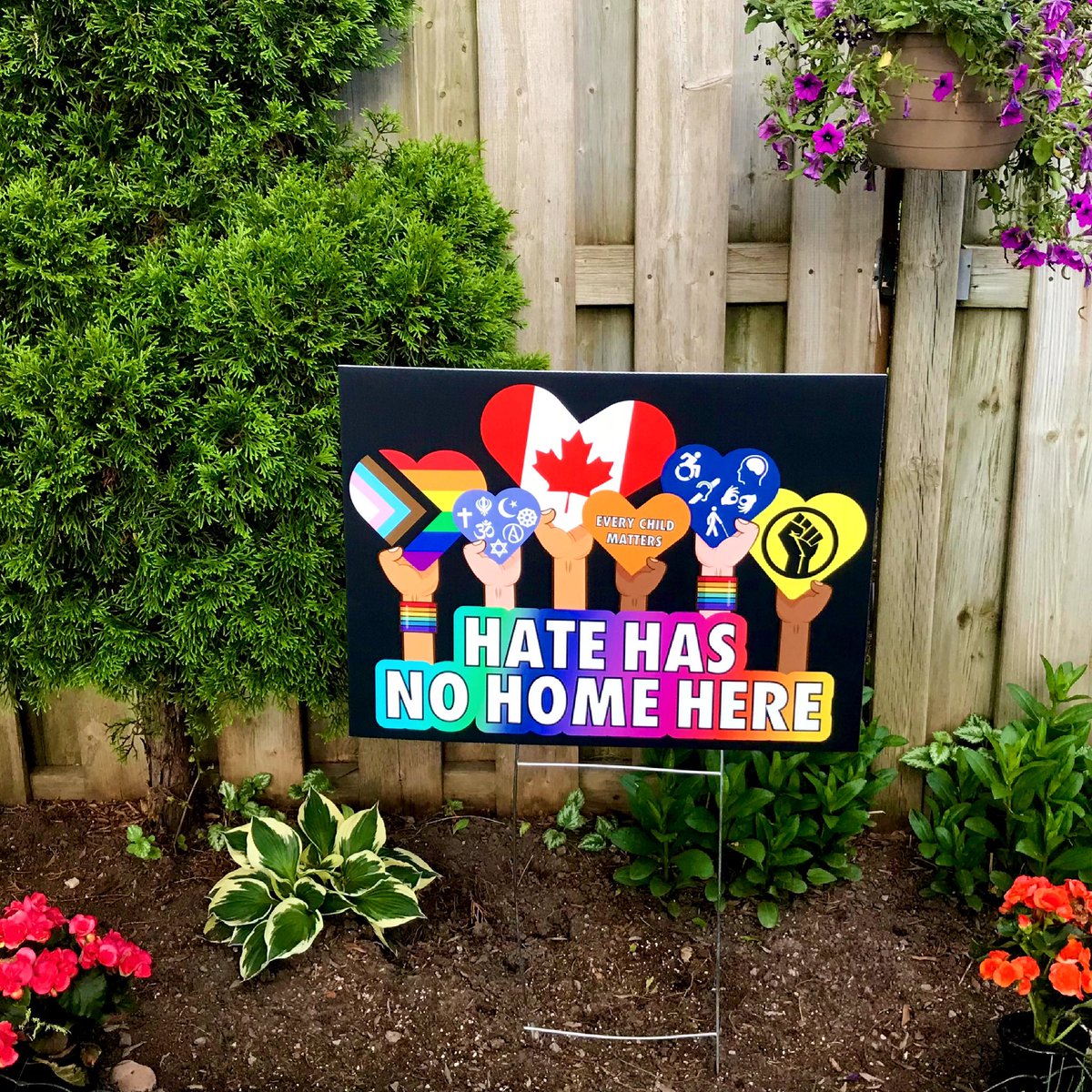 So grateful to be able to work with the amazing local woman brought this movement to our community last week! 

Get this for your home, classroom or community!

Download the files for free: 
linktr.ee/wryandgingerst…

Use #HateHasNoHomeHereSign