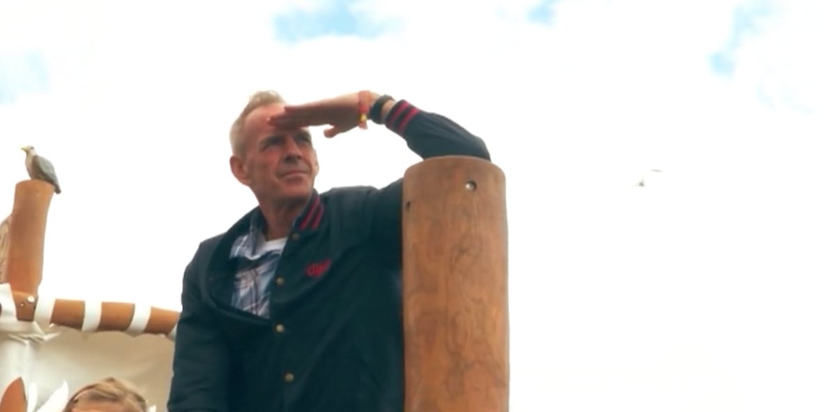 LatestTVBtn's tweet photo. Tune in at 08:30 | Fatboy Slow

Guy Lloyd joins Fatboy Slim on the snail trail around Brighton and Hove - raising money for Martle https://t.co/5wNngm6npA